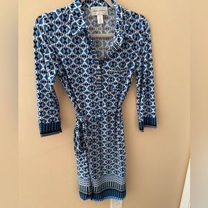 Donna Morgan dress Marlow printed belted jersey shirt dress blue size 6